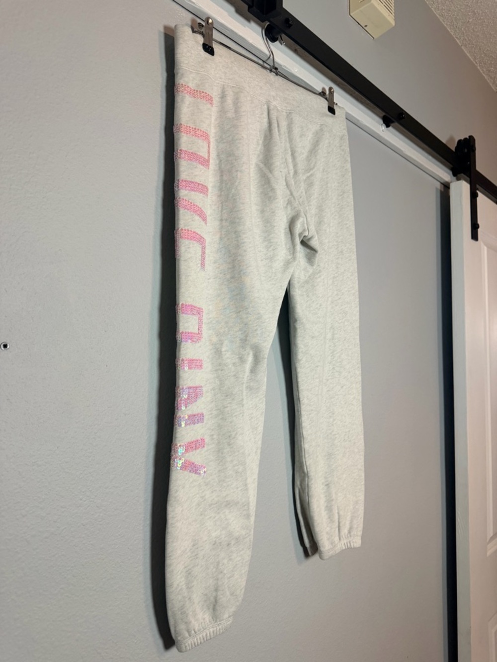 Victoria's Secret PINK Sequin Cropped Jogger Sweatpants Size Small Gray Midrise - Picture 7 of 9